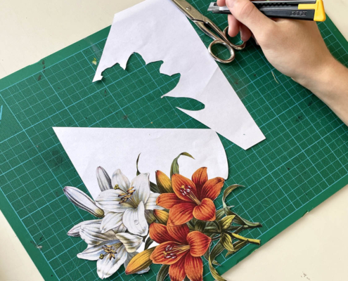 Blumen mit Cutter ausschneiden für Collage