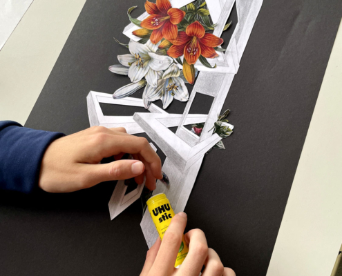Blumen und Pflanzen kleben im Kunstunterricht