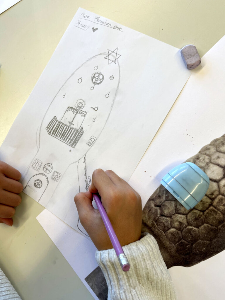 KUI - kunstunterricht-ideen.de - Botanische Fantasietürme - Collagen nach Karl Blossfeld_003 Botanische Fantasietürme nach Karl Blossfeldt - Skizzen erstellen - EIn Vorhaben planen