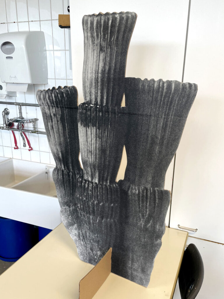 KUI - kunstunterricht-ideen.de - Botanische Fantasietürme - Collagen nach Karl Blossfeld_011 Botanische Fantasietürme nach Karl Blossfeldt- Posterdruck aus Kopiervorlagen