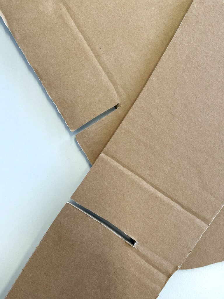 KUI - kunstunterricht-ideen.de - Botanische Fantasietürme - Collagen nach Karl Blossfeld_019 Steckverbindung aus Karton