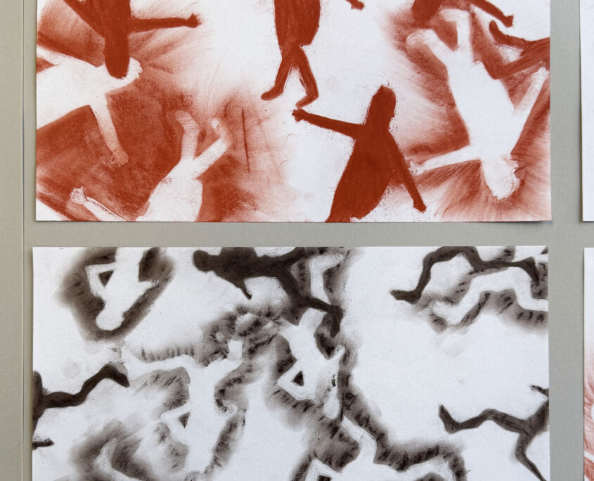 Zwischenergebnisse der Schablonen im Kunstunterricht - Höhlenmalerei