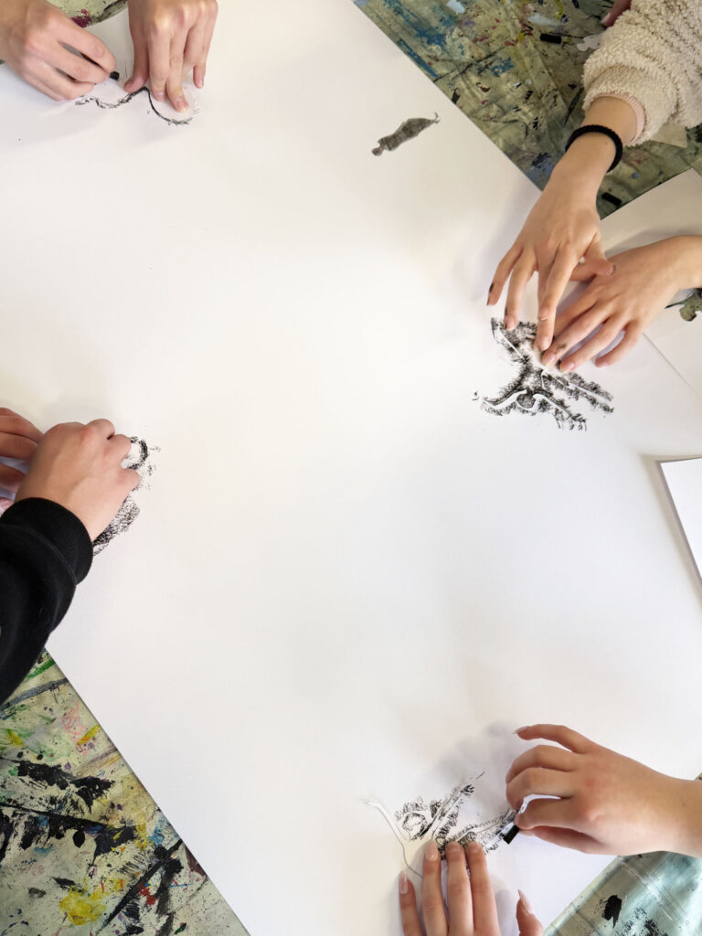 Gruppenarbeit - Künstlerisches Prozess im Kunstunterricht