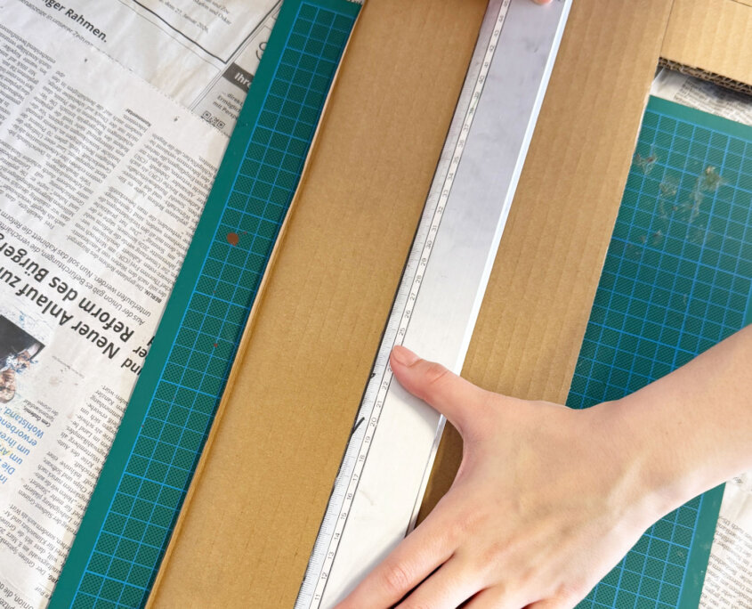 Smartphone-Rahmen wird zugeschnitten