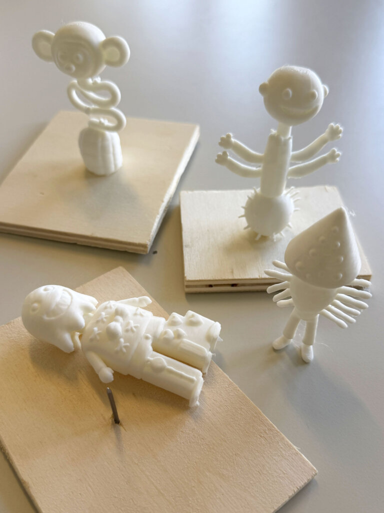 3D-Druck - Modelle im Kunstunterricht auf Sockel mit Nagel befestigen